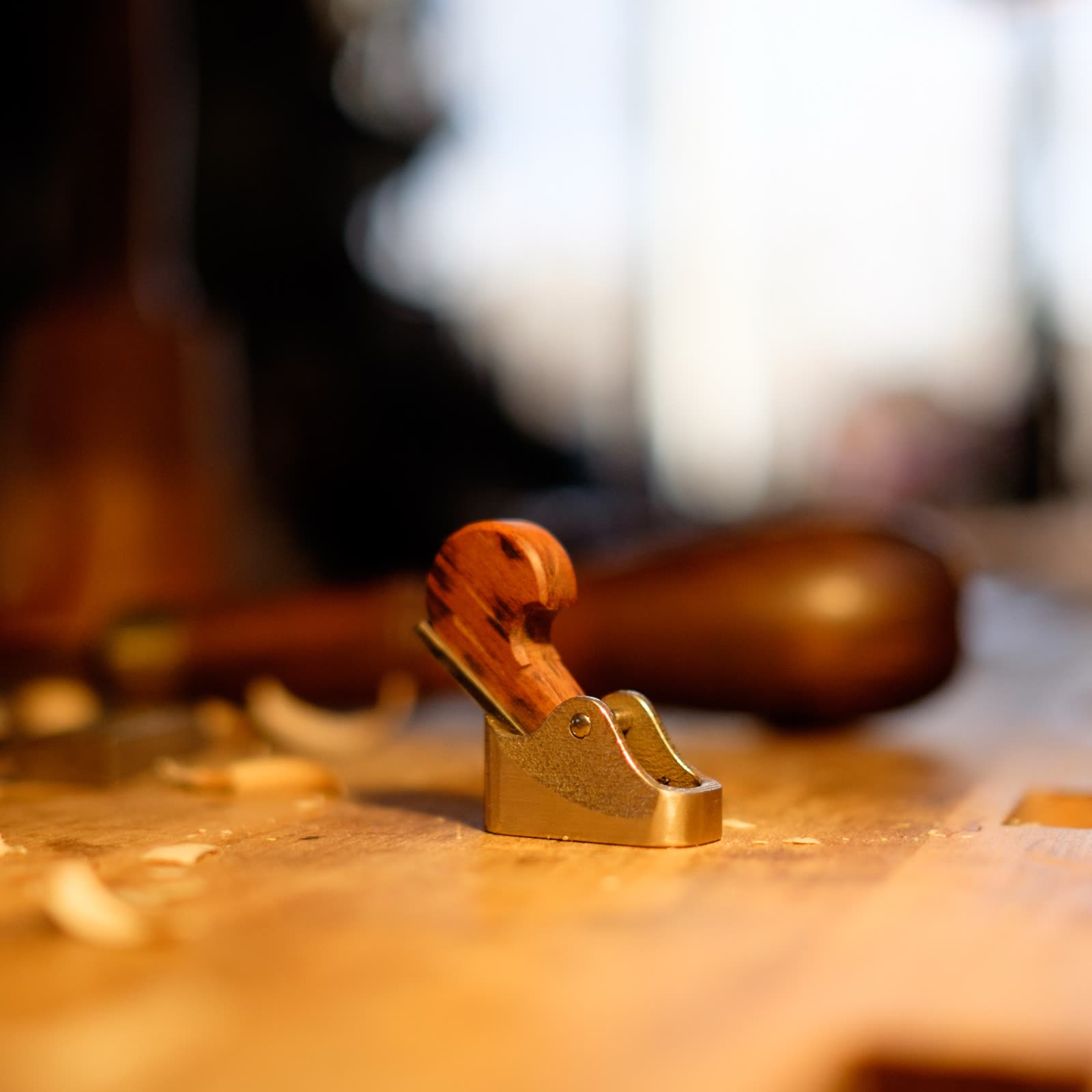 Brass finger plane, steel, snakewood