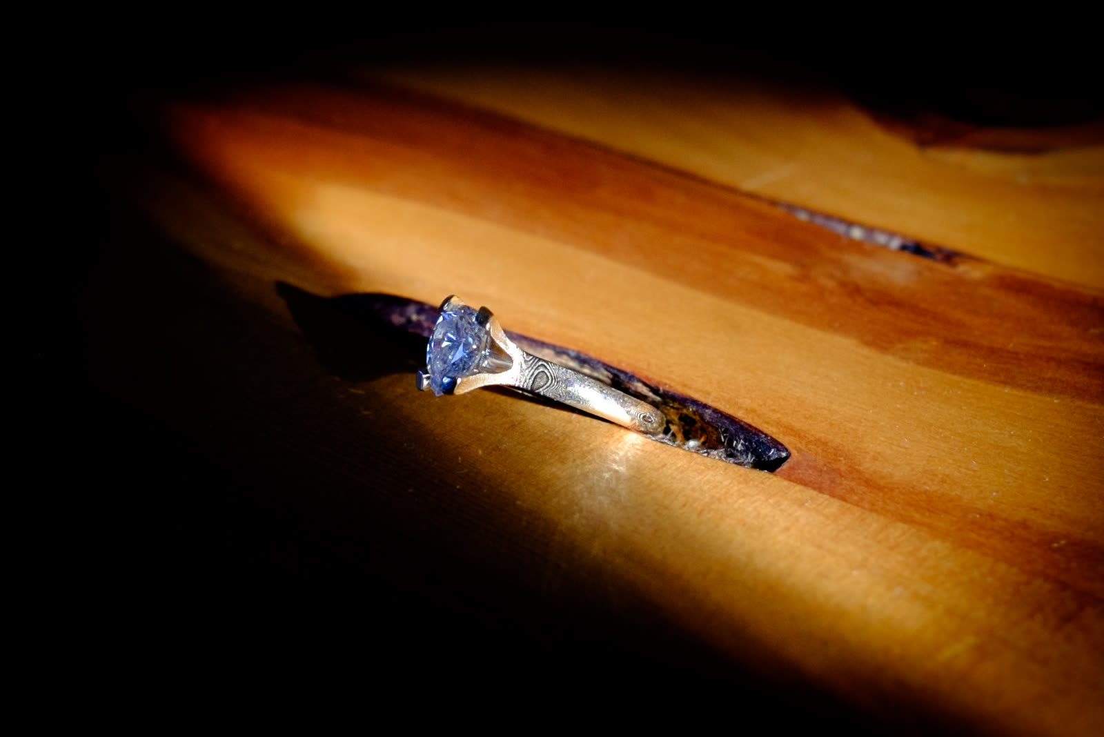 Diamond ring, cast gold, diamond, lostwax toolmarks